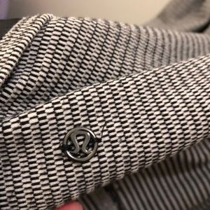 lululemon athletica Accessories - Lululemon black & gray infinity scarf sz o/s 69921 lululemon athletica Accessories - Lululemon black & gray infinity scarf sz o/s 69921